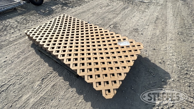 (26) Poly lattice panels